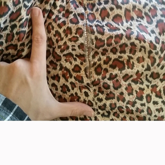 Size small light tan leather jacket - Picture 3 of 3